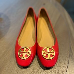 Tory Burch Flats | Ballet Flat | Leather
Barely Worn (~ 3 times)
Size 7.5
Red